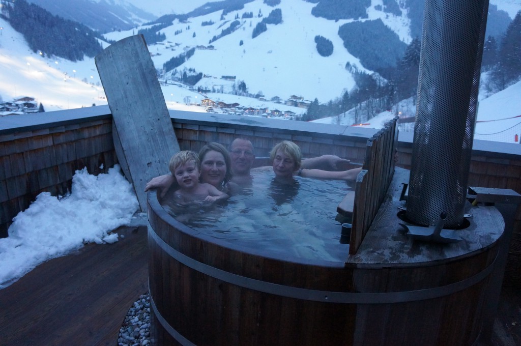 Hot tub with Oma, Opa & Maman