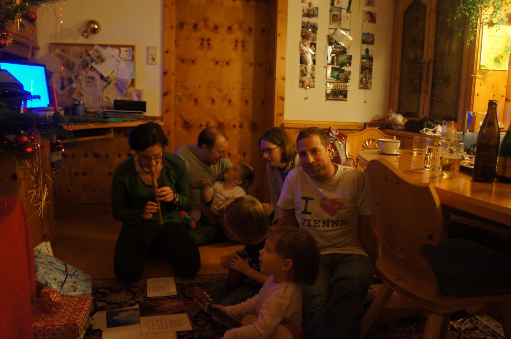 Singing Christmas songs with Onkel & Tante